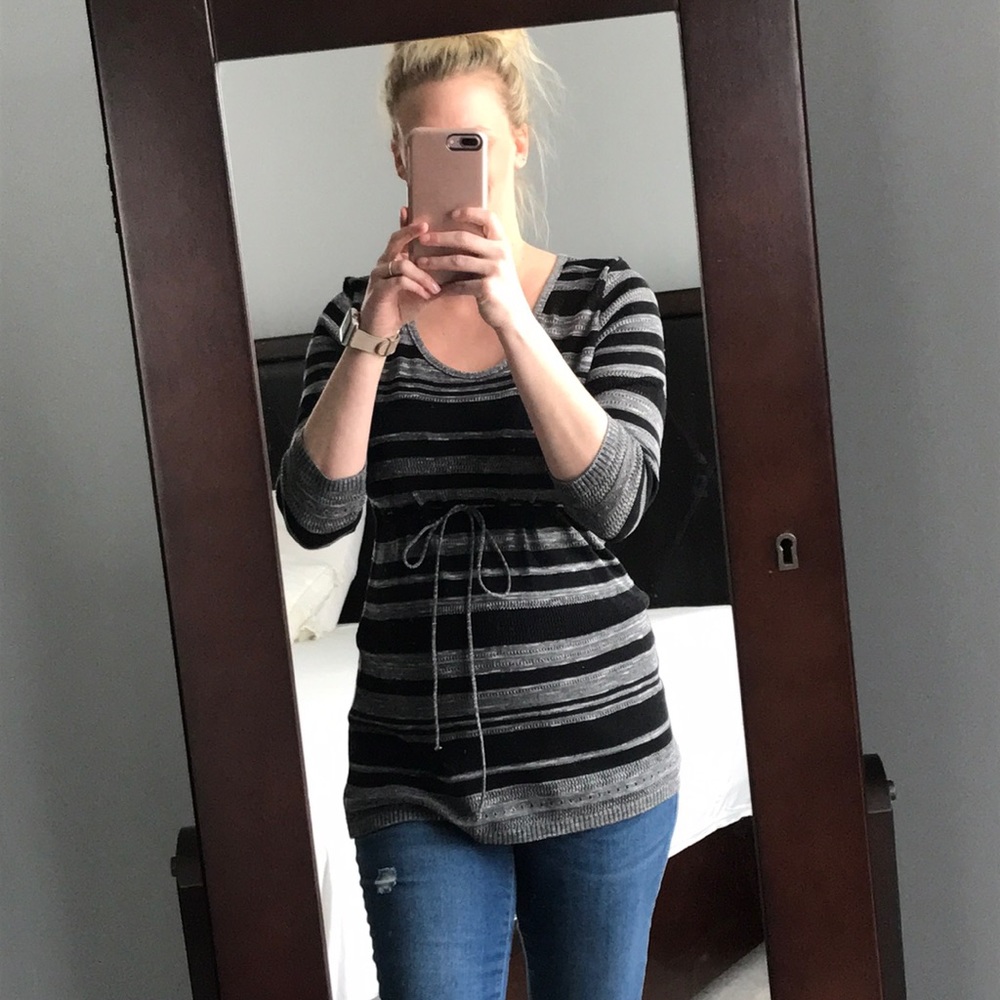Motherhood Maternity black and gray sweater!